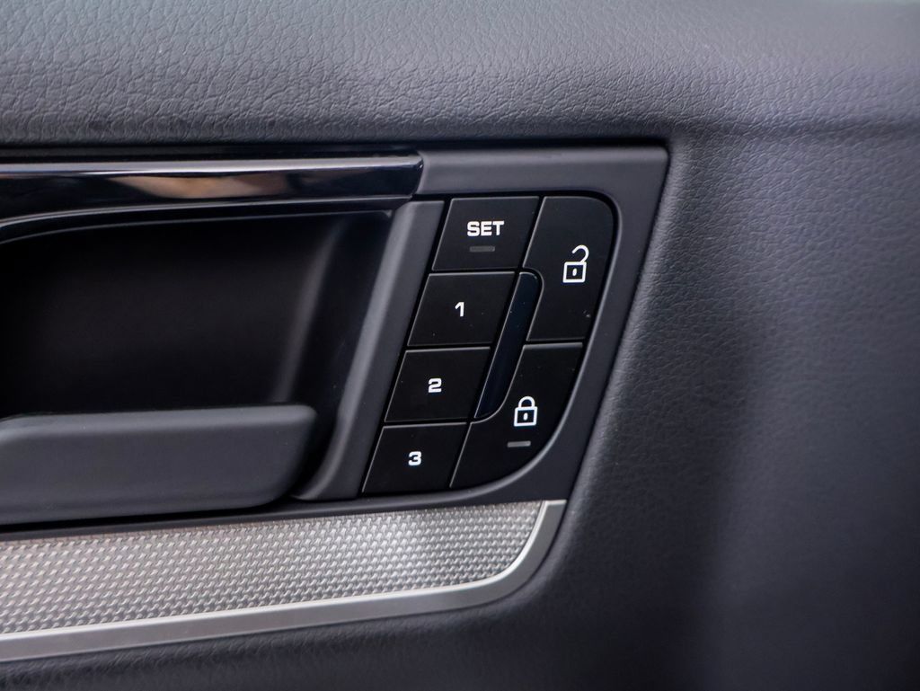 Certified 2026 Porsche Cayenne E-Hybrid AWD/4WD image 28