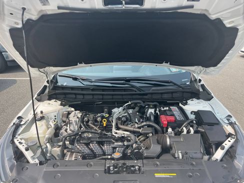 Used 2025 Nissan Altima 2.5 SV FWD image 32