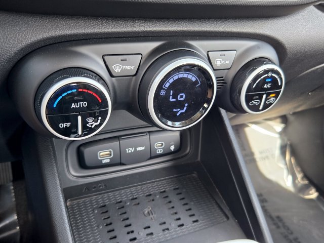 Used 2025 Hyundai Venue Limited FWD image 8