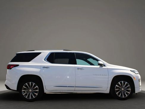 Used 2023 Chevrolet Traverse Premier image 10