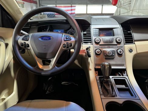 Used 2015 Ford Taurus SE image 16