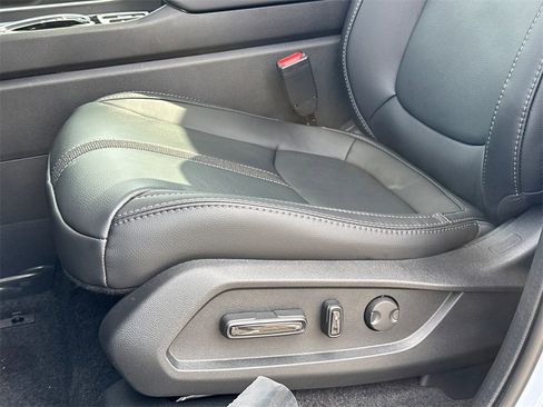 New 2025 Honda Pilot Touring image 14