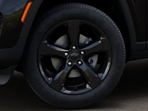 New 2025 Jeep Grand Cherokee Laredo image 9