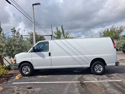 Used 2015 GMC Savana 2500 Extended RWD image 1
