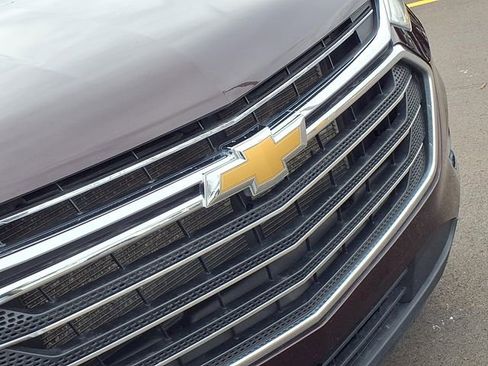 Used 2021 Chevrolet Traverse LT image 32