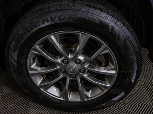 Used 2019 Jeep Cherokee Latitude Plus w/ Cold Weather Group image 45