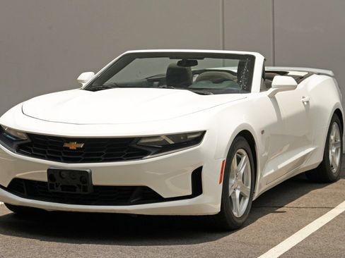 Used 2020 Chevrolet Camaro LT RWD image 37
