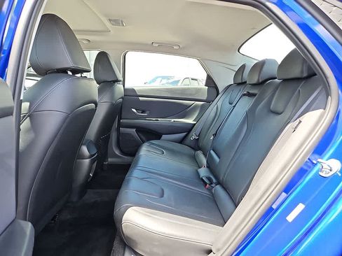 Used 2025 Hyundai Elantra Limited FWD image 9