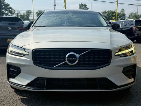 Used 2022 Volvo S60 B5 Momentum image 2
