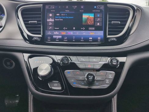 New 2027 Chrysler Pacifica Limited FWD image 19