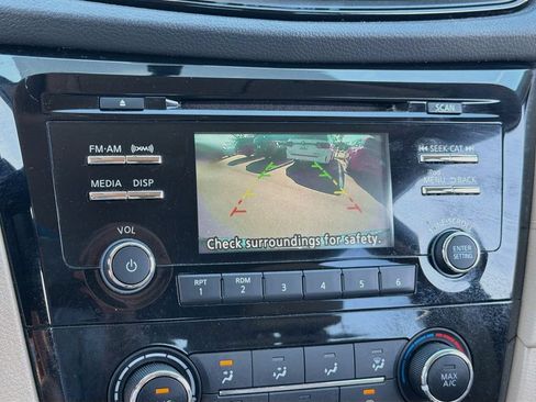 Used 2017 Nissan Rogue S FWD image 12