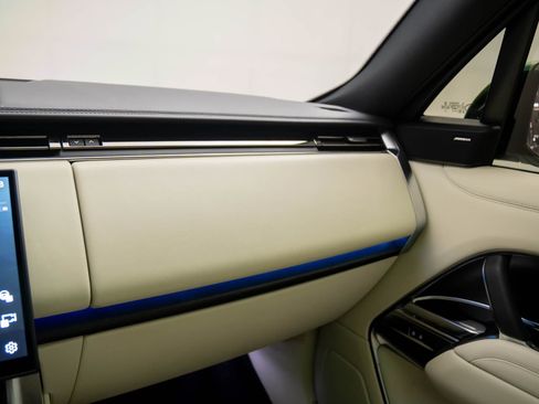 Used 2023 Land Rover Range Rover SE image 21