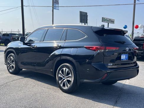 Used 2022 Toyota Highlander XLE image 26
