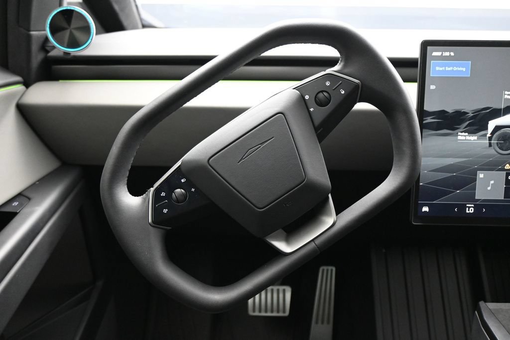 Used 2025 Tesla Cybertruck AWD Crew Cab image 16