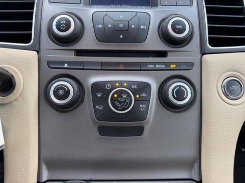 Used 2016 Ford Taurus SE image 14