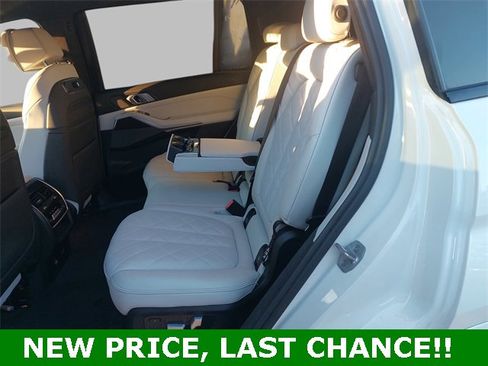 Used 2023 BMW X7 xDrive40i w/ Executive Package image 9