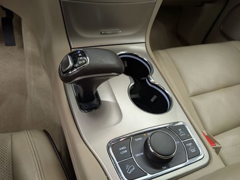 Used 2015 Jeep Grand Cherokee Overland image 20