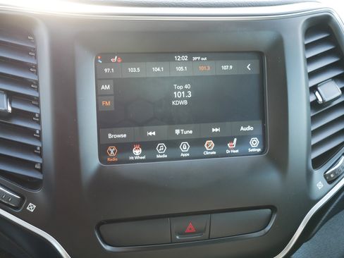 Used 2020 Jeep Cherokee Latitude w/ Cold Weather Group image 22