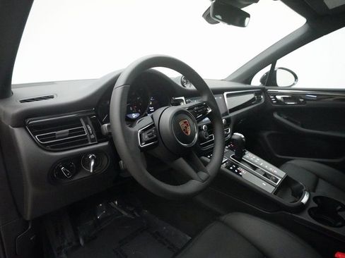 Certified 2026 Porsche Macan image 4