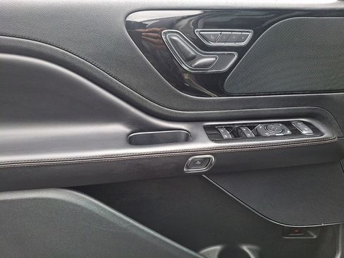 Used 2023 Lincoln Aviator AWD w/ Premium Package image 13