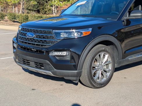 Certified 2023 Ford Explorer XLT w/ Equipment Group 202A image 10