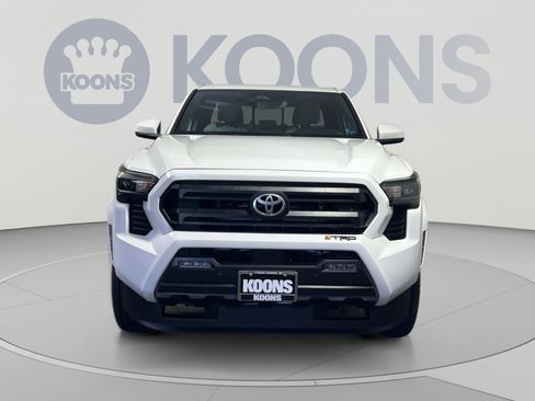 Used 2024 Toyota Tacoma SR5 AWD/4WD image 11