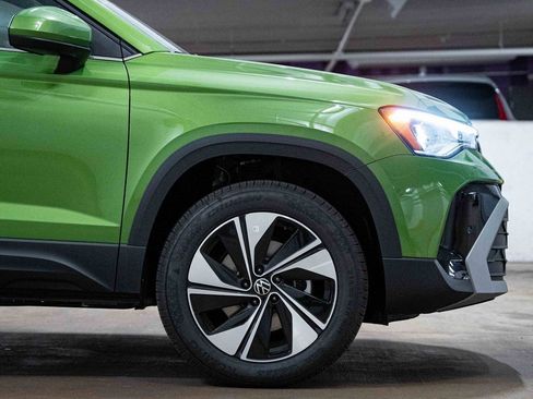 New 2025 Volkswagen Taos SE image 7