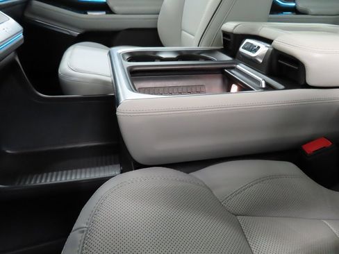 Used 2025 Ford Expedition Platinum w/ Platinum Ultimate Package image 30