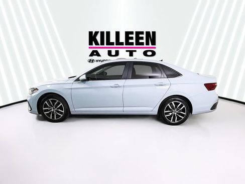 Used 2025 Volkswagen Jetta SE FWD image 4