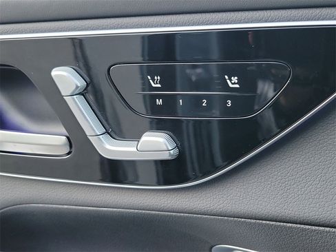 Used 2025 Mercedes-Benz GLC 300 4MATIC image 17