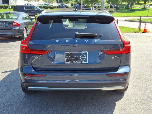 Certified 2023 Volvo V60 B5 Cross Country Plus image 5