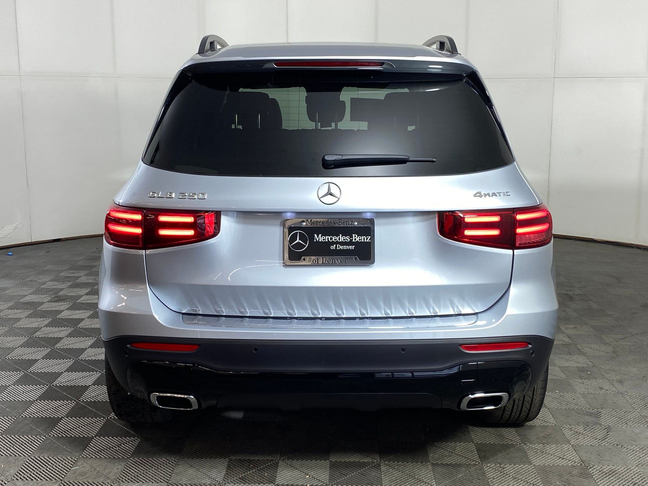 Used 2026 Mercedes-Benz GLB 250 4MATIC image 10
