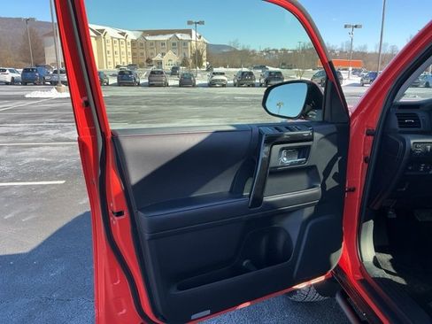 Used 2024 Toyota 4Runner TRD Off-Road Premium image 12