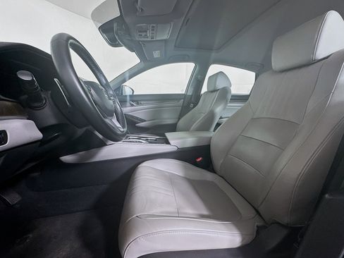 Used 2019 Honda Accord Touring image 13