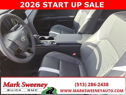 Used 2025 Toyota Camry SE image 12