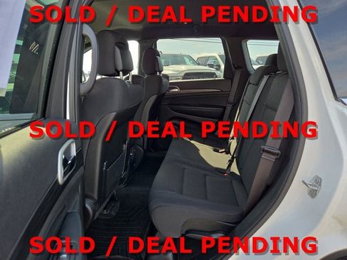 Used 2020 Jeep Grand Cherokee Laredo AWD/4WD image 11