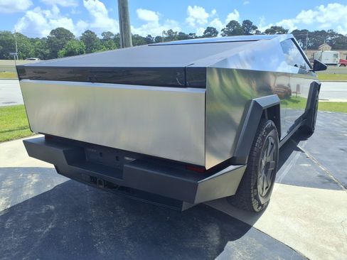 Used 2024 Tesla Cybertruck Cyberbeast AWD/4WD image 4
