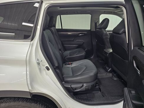 Used 2024 Toyota Highlander Platinum AWD/4WD image 19