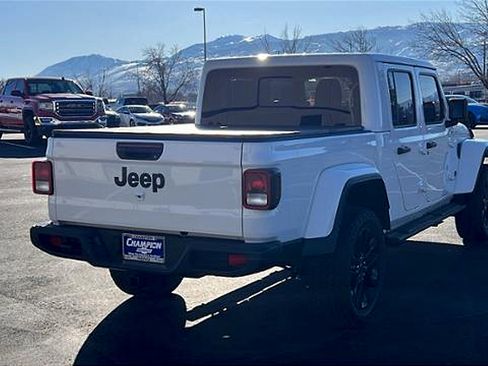 Used 2025 Jeep Gladiator Sport image 5