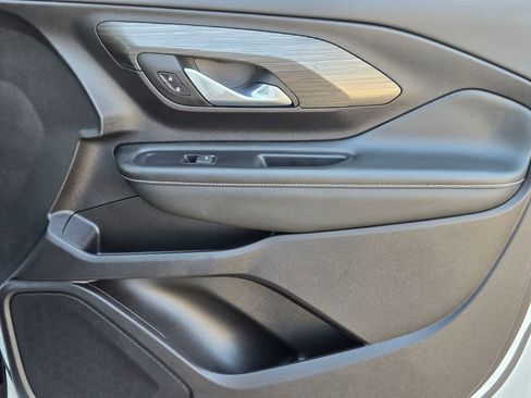 Used 2024 GMC Terrain SLT image 29