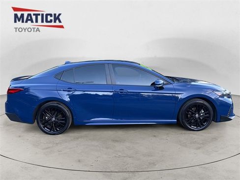 Used 2025 Toyota Camry SE image 8