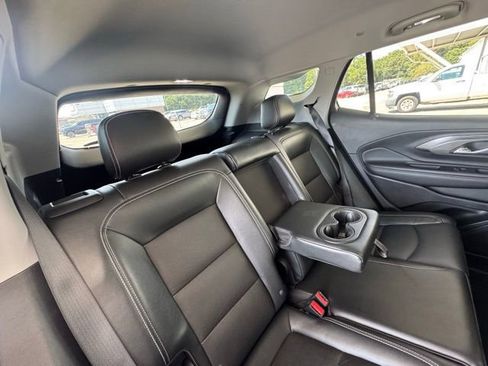 Used 2023 GMC Terrain SLT image 25