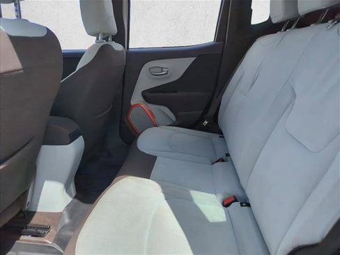 Used 2015 Jeep Renegade Latitude w/ Cold Weather Group image 15