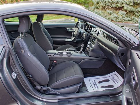 Used 2016 Ford Mustang Coupe RWD image 15