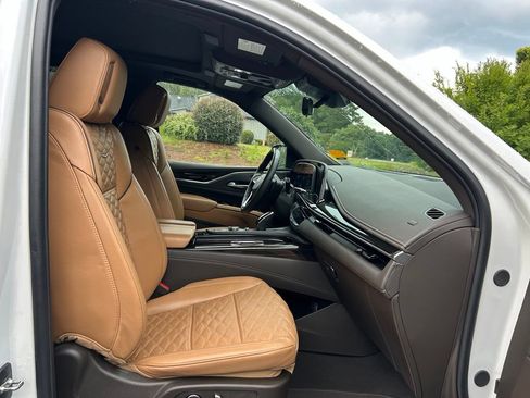 Used 2024 Cadillac Escalade Sport AWD/4WD image 53
