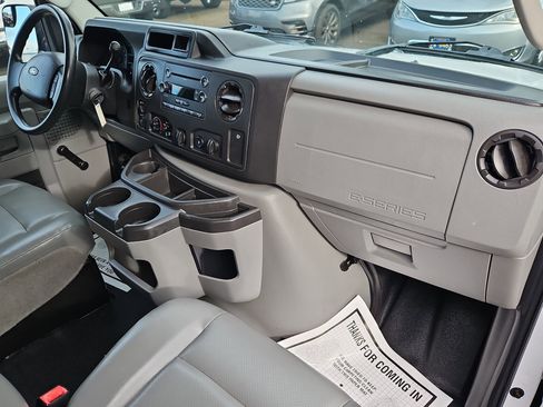 Used 2013 Ford E-150 and Econoline 150 XL image 32