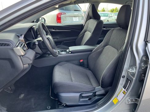 Used 2025 Toyota Camry LE FWD image 13