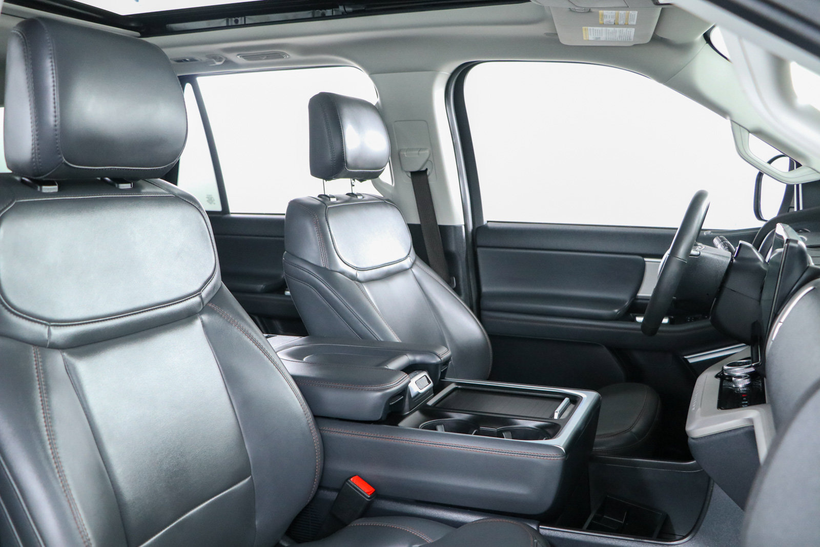 Used 2025 Ford Expedition Active AWD/4WD image 29