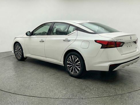 Used 2025 Nissan Altima 2.5 SV image 6