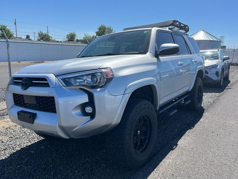 Used 2022 Toyota 4Runner SR5 AWD/4WD image 2